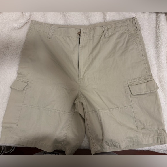 Ralph Lauren Men's Beige Cargo Shorts - Picture 1 of 5